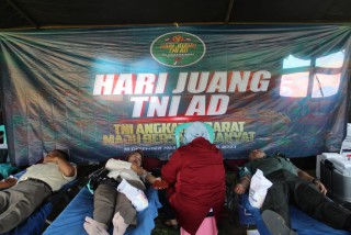 Kodim 0830/Surabaya Utara Melaksanakan Donor Darah Sambut Peringatan Hari Juang Kartika TNI-AD dan HUT Kodam V/Brawijaya