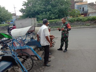 Babinsa Bangun Kedekatan Warga Melalui Komunikasi Sosial