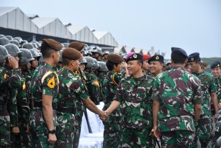 Komandan Puspenerbal Terima Kunjungan 241 Taruna AAL Angkatan ke-72