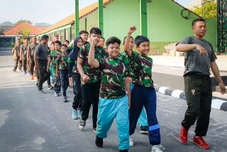 Anggota Kodim 0817/Gresik Berikan Pendampingan Kegiatan JTS SD Muhammadiyah 1 GKB Gresik