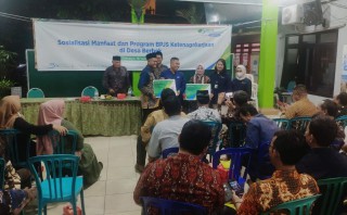 BPJamsostek Juanda Sosialisasi Program & Pemberian Kartu Kepesertaan Segmen BPU di Desa Berbek