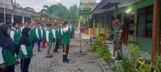 Tumbuhkan Semangat Kebangsaan, Babinsa Kedamean Berikan Wasbang dalam Kegiatan pembukaan PD-PKPNU di Wilayah Binaan