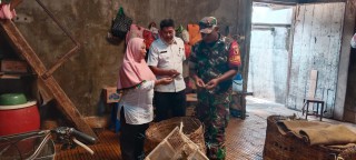 Dukung Usaha Masyarakat, Babinsa Kota Kunjungi Pengolahan Ikan Asin Milik Warga Binaan