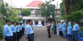 Babinsa dan Bhabinkamtibmas Tenggilis Mejoyo Berikan Pembinaan Satpam