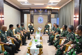 Berkunjung ke Kodiklatal, Mayjen TNI Rafael Bangun Sinergitas