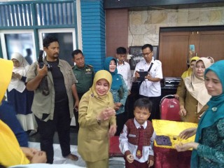 Danramil Kebomas Dukung Kesuksesan Gerakan Sub PIN Polio di Wilayah