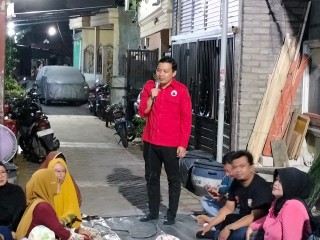 Putra Pertama Tri Rismaharini Blusukan Kewarga Gadel dan Sekaligus Tasyakuran HUT PDI