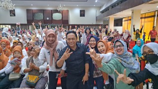 Ribuan emak-emak rayakan HUT PDIP ke 51 di Surabaya