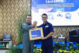 Komandan Puspenerbal Narasumber Talkshow Edukasi Kesehatan dan Pembentukan Karakter HUT ke-77 YHT
