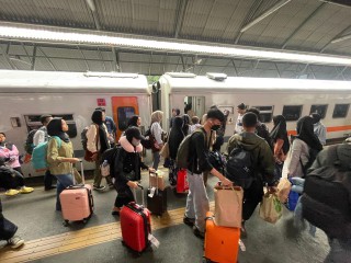 PT KAI Daop 8 Surabaya layani 386. 909 Pelanggan Selama Nataru 2023/24