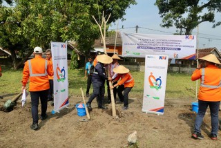 PT KAI Daop 8 Surabaya Dukung Program Pemerintah Lewat Gerakan Satu Juta Pohon