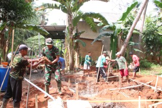 TNI Bantu Membangun Fasilitas Air Bersih di Batang-Batang Daya