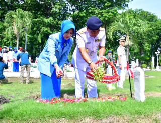 Jelang Hari Dharma Samudra 2024, Wadan Puspenerbal Turut Ziarah TMP 10 November