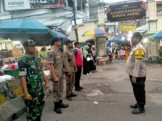 Babinsa Bersama Tiga Pilar Laksanakan Patroli Keamanan di Wisata Religi Sunan Ampel