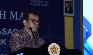 Wamen Nezar Patria Minta Lulusan UGM Kuasai 3 Keterampilan Digital