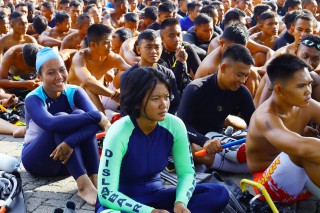 17 Atlit Renang Puspenerbal Terjun di Ajang Fin Swimming Selat Madura Kasal Cup 2024