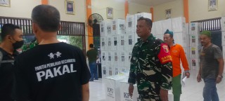 Yakinkan Keamanan, Babinsa Bersama Stakholder Kawal Pergeseran Surat Suara Pemilu 2024