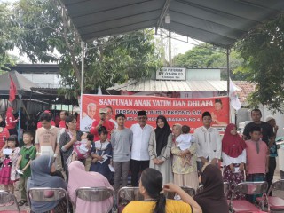 Maju Sebagai Caleg DPRD  Surabaya, Budi Leksono Sambangi Warga dan Santuni Lansia