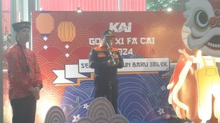 Daop 8 Surabaya tampilkan atraksi barongsai meriahkan Tahun Baru Imlek