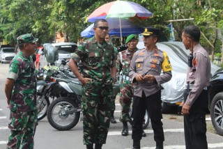 Pastikan Sidang Pleno PPK Berjalan Aman, Dandim Surabaya Utara Patroli Tinjau Pengamanan di Sejumlah PPK