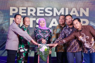Gubernur Khofifah Resmikan PLTS Atap di Kota Probolinggo Sehari Sebelum Akhir Masa Jabatanya