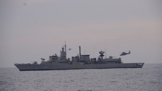 Unjuk Kemampuan, Heli HS-1305 Laksanakan Crossdeck Exercise dengan HS Limnos F-451