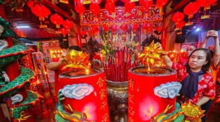 Kelenteng Cokro Surabaya Gelar Tradisi Sembahyang Tahun Baru Imlek 2575