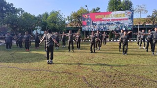 Olahraga Bersama Anggota Kodim 0817/Gresik, Jaga Kesehatan Dan Kondisi Fisik Prima