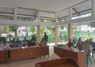 Danramil Beserta Babinsa, Kawal Rapat Rekapitulasi Hasil Perhitungan Perolehan Suara Pemilu 2024