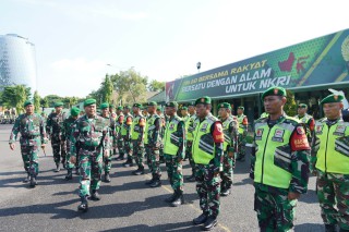 Kepala Staf Korem 084/Bhaskara Jaya Pimpin Apel Gelar Pasukan dalam Rangka Antisipasi Perkembangan Situasi pada Pemilu