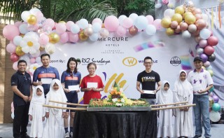 Mercure Surabaya Grand Mirama Rayakan Anniversary dengan 170 Tumpeng Robyong
