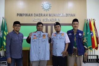Rompi Jeans Biru Pemberian Pemuda Muhammadiyah diberikan Walikota Eri cahyadi bukan Nuansa Politik