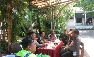 Pasca Penghitungan Suara, TNI Polri Bantu Amankan Kotak Suara di Kantor Camat