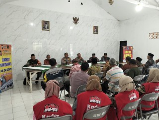 Babinsa Kandangan Hadiri Jum'at Curhat Wani Jogo Suroboyo