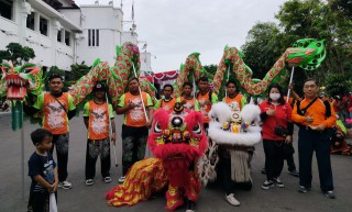 Barongsai & Liang Liong FOBI Jatim Semarakan Pawai Seni Ogoh Ogoh Surabaya 2024.