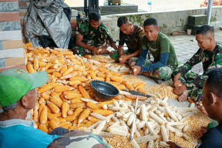 Cerita TMMD, Rumah Bapak Rokim Diserbu Anggota Satgas