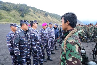 Komandan Puspenerbal Dampingi Kasal di Bromo Saat Tinjau Etape Limed Dikko Marinir