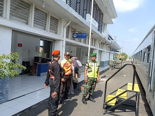 Pemantauan Babinsa Berikan Rasa Aman Pada Penumpang Kereta