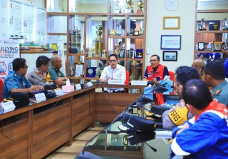 Pj Gubernur Adhy Pastikan Ketersediaan BBM dan LPG di Terminal BBM Perak Tercukupi selama Ramadhan