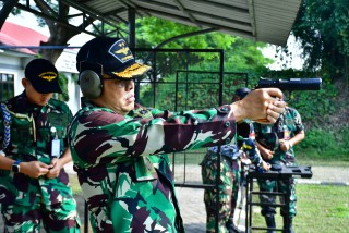 Latihan Menembak Pistol, Komandan Puspenerbal : Perhatikan Faktor "TABIAT"