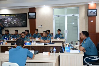 Puspenerbal Gelar Penyegaran Prosedur Terbang Formasi Bagi Pilot Helikopter