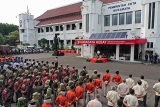 Wali Kota Eri Pimpin Apel Gelar Pasukan Jaga Kota Pahlawan Selama Lebaran