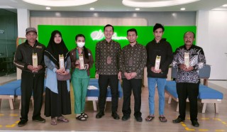 BPJS Ketenagakerjaan Madiun Bagi-bagi Snack & Souvenir di Hari Buruh