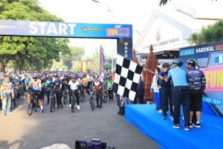 Komandan dan PJU Puspenerbal Ikuti Gowes Navy Fun Bike Keliling Markas TNI AL