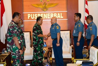 Komandan Puspenerbal Terima CC Kadisinfolahtah Mabesal