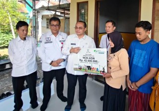 Penyerahan Santunan Kematian oleh Pj Walkot Madiun & Kepala BPJS Ketenagakerjaan