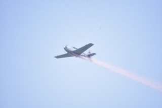 Danpuspenerbal Tinjau Kesiapan Demo Udara Pesud Bonanza Gunakan Smoke Merah