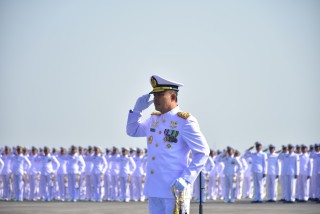 Komandan Puspenerbal Pimpinan Peringatan HUT Ke-79 Rl di Apron Lanudal Juanda