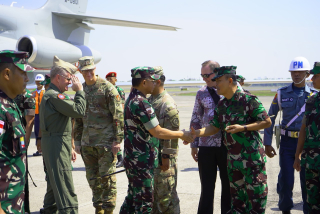 Komandan Puspenerbal Sambut dan Antar Panglima TNI & Kepala Staf Angkatan Menuju Puslatpur 5 Baluran