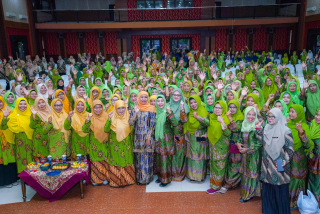 Khofifah Apresiasi Guru TK dan PAUD Muslimat NU-Aisyiyah Kota Blitar dalam Membangun Generasi Unggul